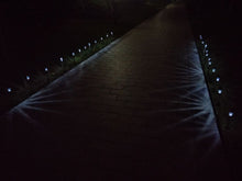 Lade das Bild in den Galerie-Viewer, 24pcs 5W High Brightness Solar Power LED Rasenlampen mit Lampenschirmen Weiß & Silber